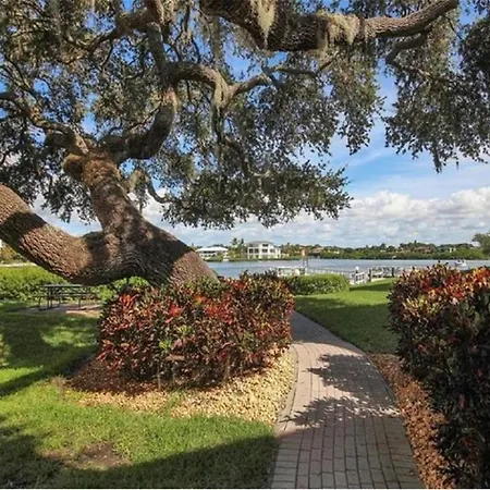 Siesta Key Escape Ground Floor Steps To Heated Pool And Free Trolley Apartment Exterior photo